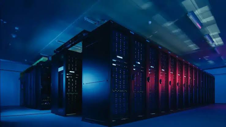Hébergement web, noms de domaine, cloud, sauvegardes, sécurité informatique, configuration réseau